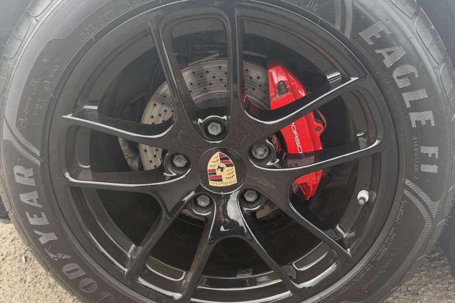 Porsche Cayman 